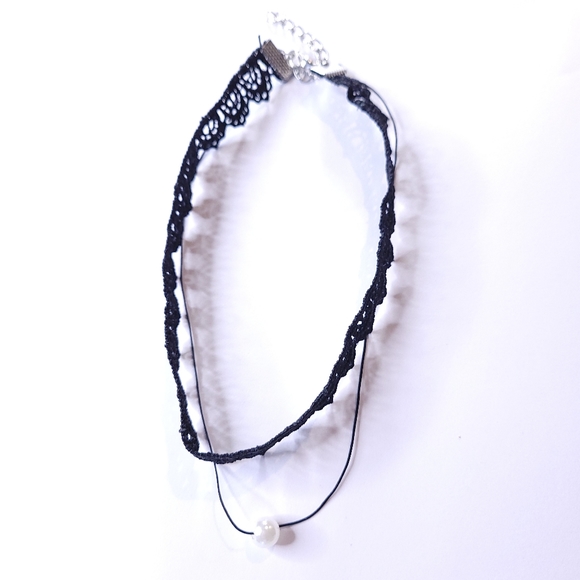 Multilayer Lace Choker Necklace - Picture 2 of 7